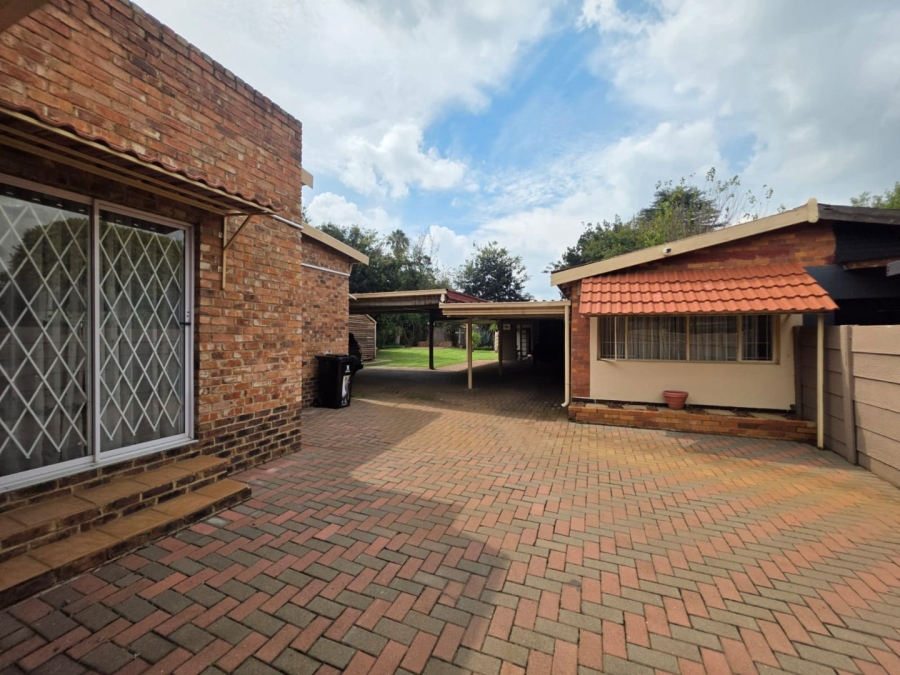 4 Bedroom Property for Sale in Selection Park Gauteng