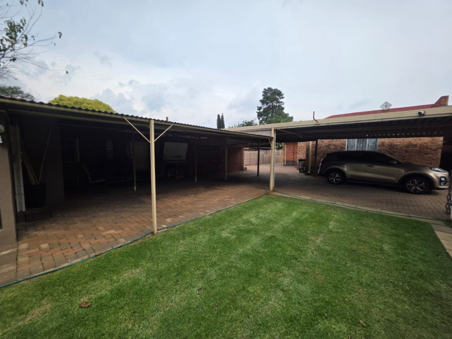 4 Bedroom Property for Sale in Selection Park Gauteng
