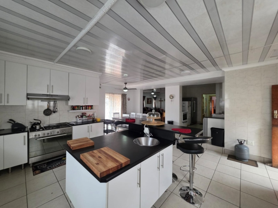 4 Bedroom Property for Sale in Selection Park Gauteng