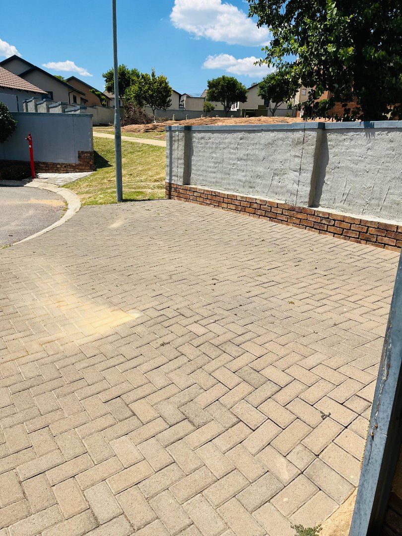 3 Bedroom Property for Sale in Kosmosdal Gauteng