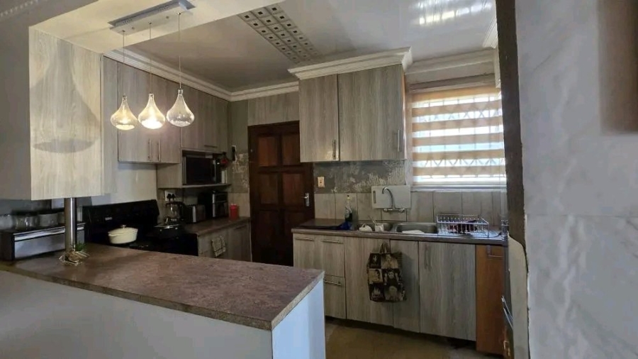  Bedroom Property for Sale in Finsbury Gauteng