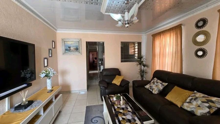  Bedroom Property for Sale in Finsbury Gauteng