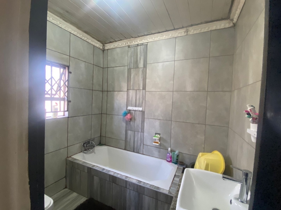 3 Bedroom Property for Sale in Simunye Gauteng