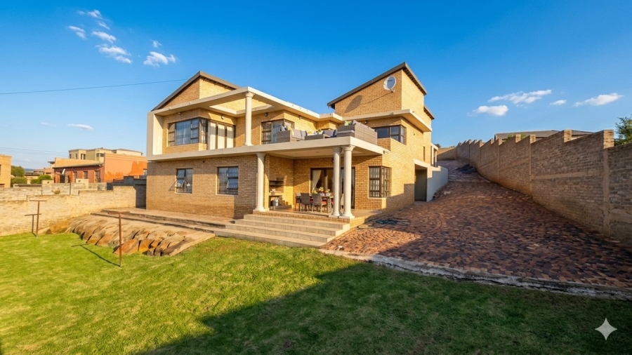 5 Bedroom Property for Sale in Zakariyya Park Gauteng