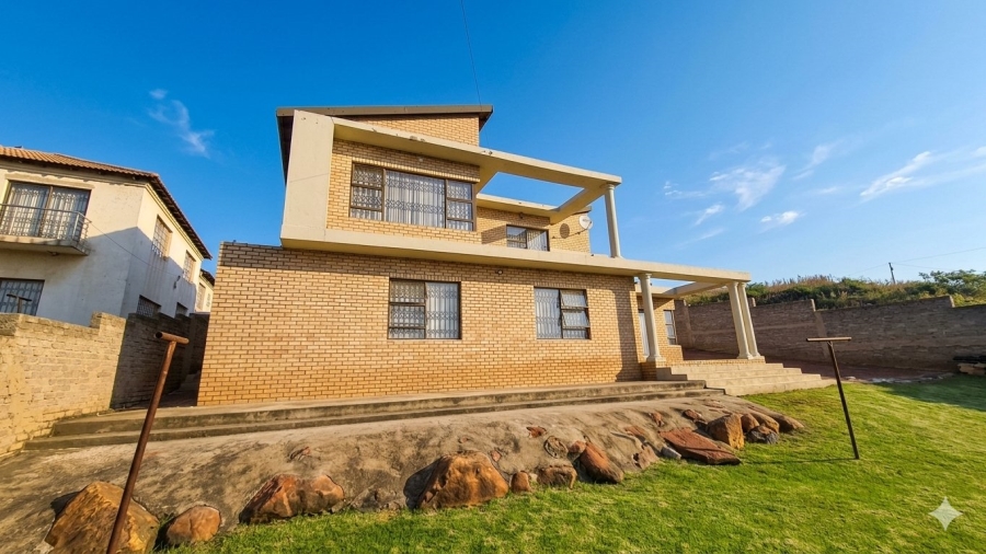 5 Bedroom Property for Sale in Zakariyya Park Gauteng