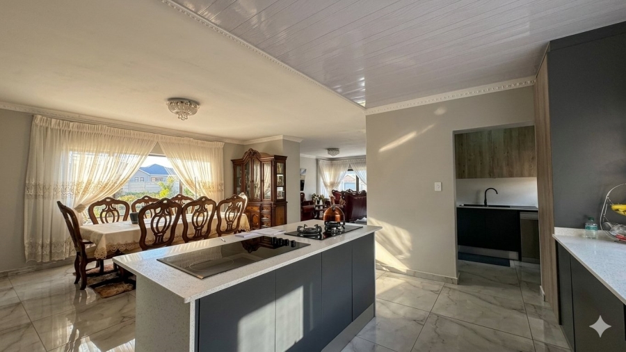 5 Bedroom Property for Sale in Zakariyya Park Gauteng