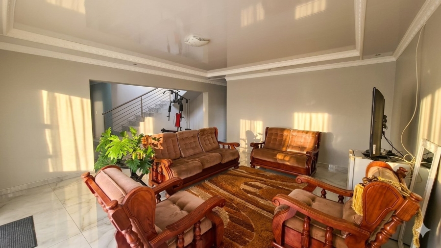 5 Bedroom Property for Sale in Zakariyya Park Gauteng