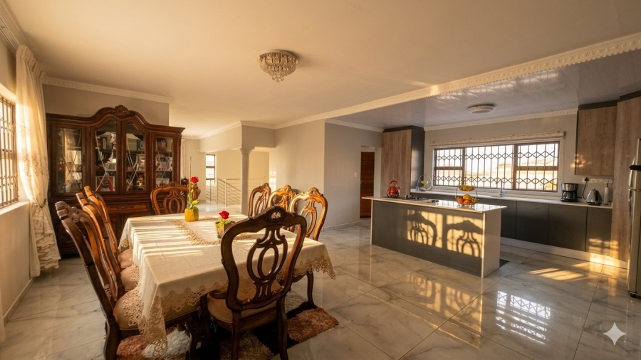 5 Bedroom Property for Sale in Zakariyya Park Gauteng