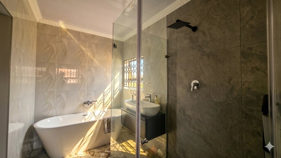 5 Bedroom Property for Sale in Zakariyya Park Gauteng