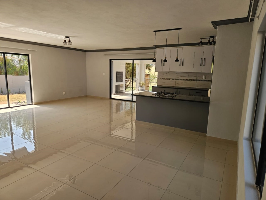 5 Bedroom Property for Sale in Thatchfield Glen Gauteng