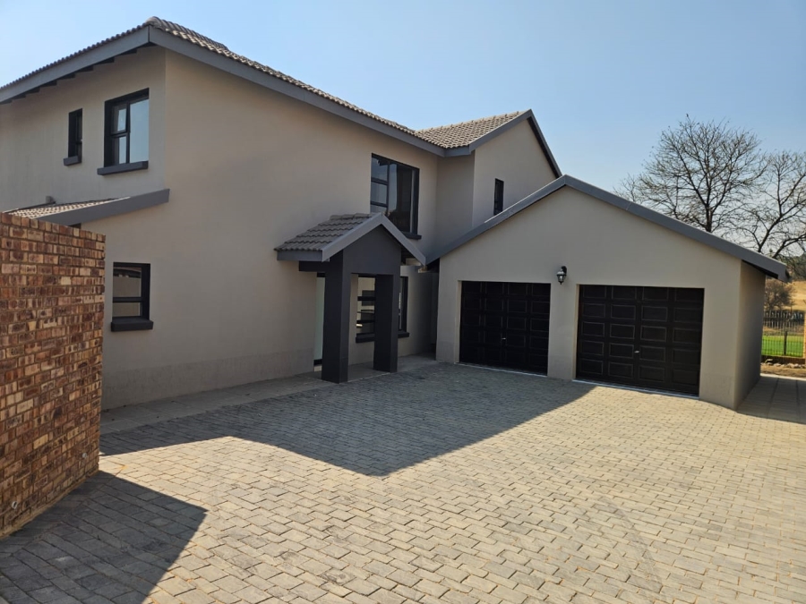 5 Bedroom Property for Sale in Thatchfield Glen Gauteng