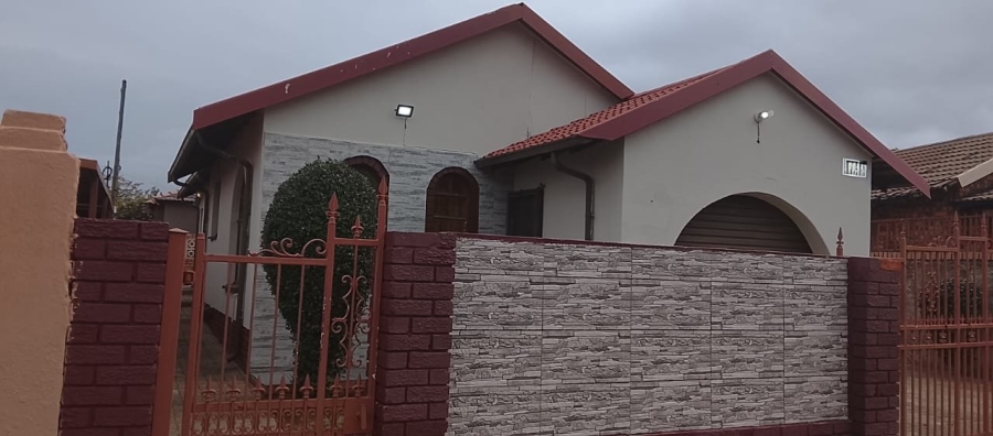To Let  Bedroom Property for Rent in Kagiso Gauteng