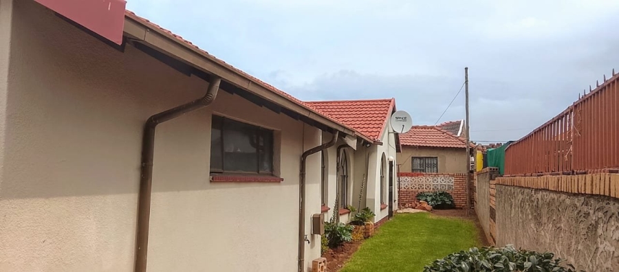 To Let  Bedroom Property for Rent in Kagiso Gauteng