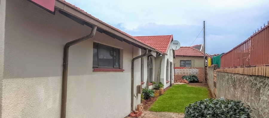 To Let  Bedroom Property for Rent in Kagiso Gauteng
