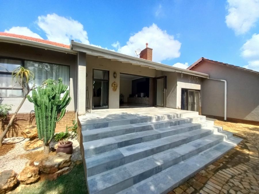 3 Bedroom Property for Sale in Buurendal Gauteng