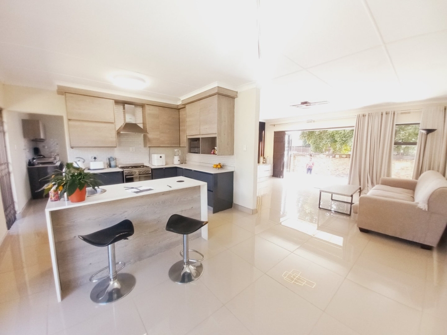 3 Bedroom Property for Sale in Buurendal Gauteng