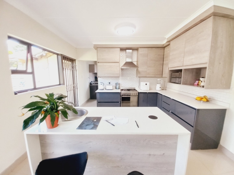 3 Bedroom Property for Sale in Buurendal Gauteng