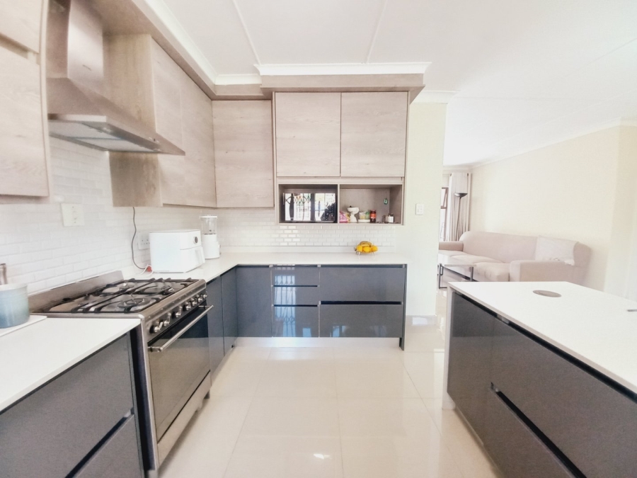3 Bedroom Property for Sale in Buurendal Gauteng