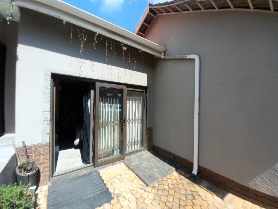 3 Bedroom Property for Sale in Buurendal Gauteng