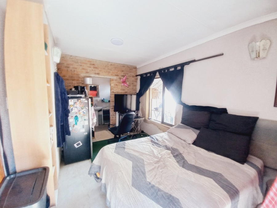 3 Bedroom Property for Sale in Buurendal Gauteng