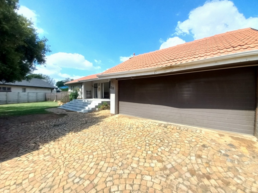 3 Bedroom Property for Sale in Buurendal Gauteng