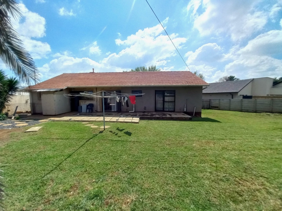 3 Bedroom Property for Sale in Buurendal Gauteng