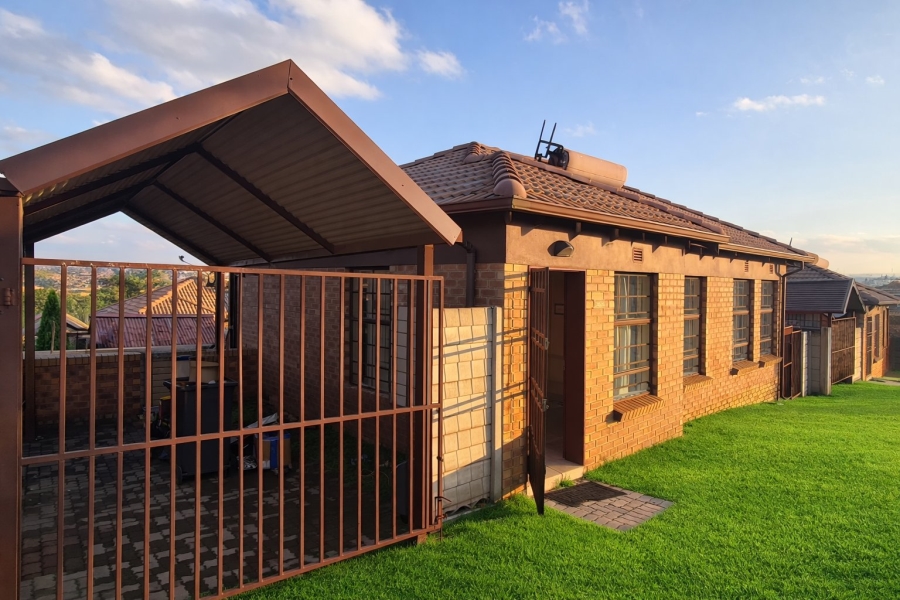 3 Bedroom Property for Sale in Thatchfield Hills Gauteng