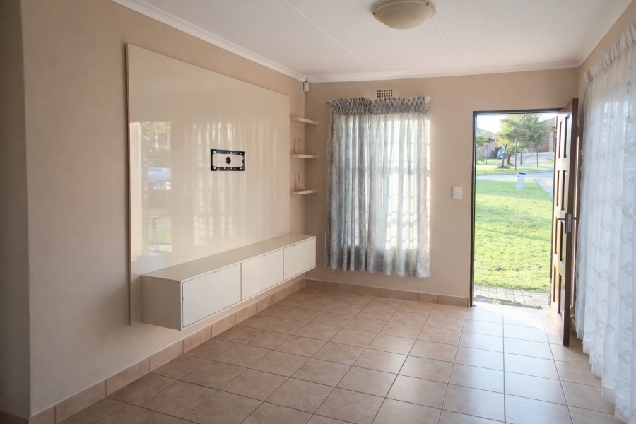 3 Bedroom Property for Sale in Thatchfield Hills Gauteng