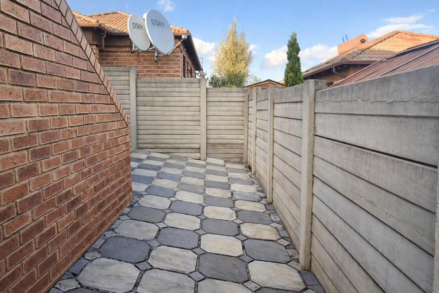3 Bedroom Property for Sale in Thatchfield Hills Gauteng