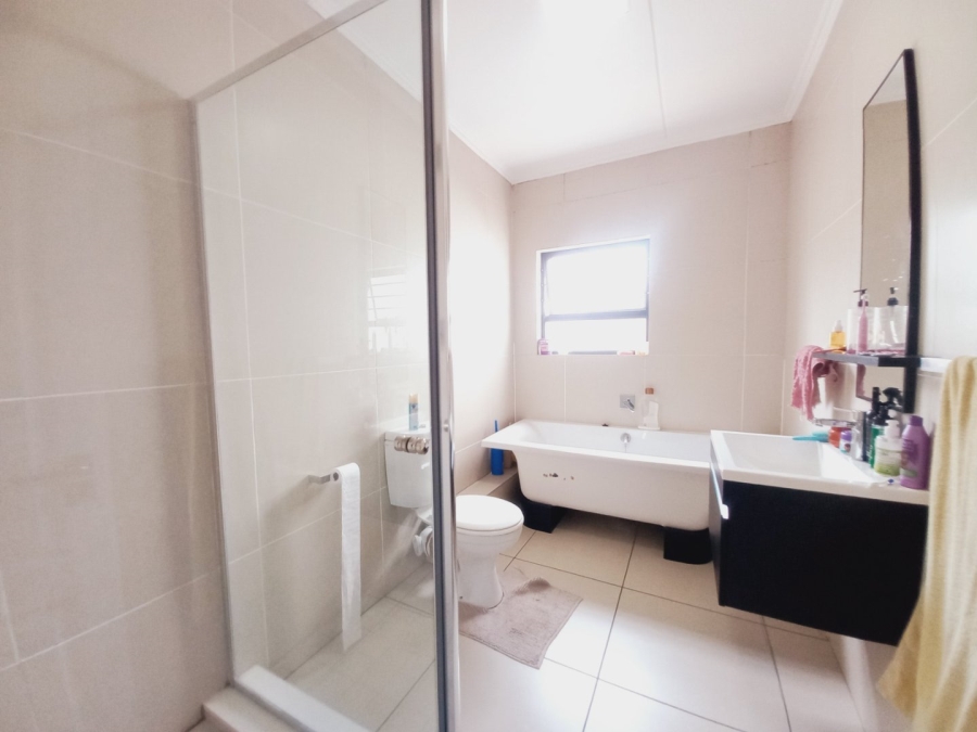 3 Bedroom Property for Sale in Greenstone Hill Gauteng