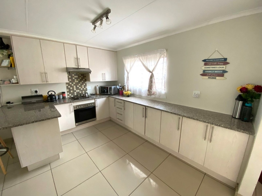 To Let 3 Bedroom Property for Rent in Eldorette Gauteng