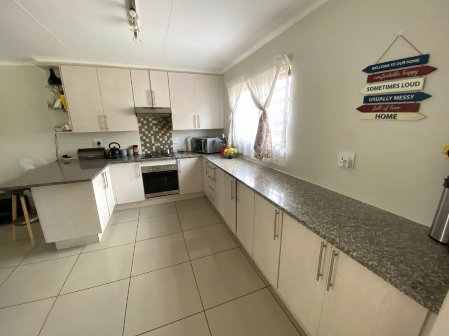 To Let 3 Bedroom Property for Rent in Eldorette Gauteng