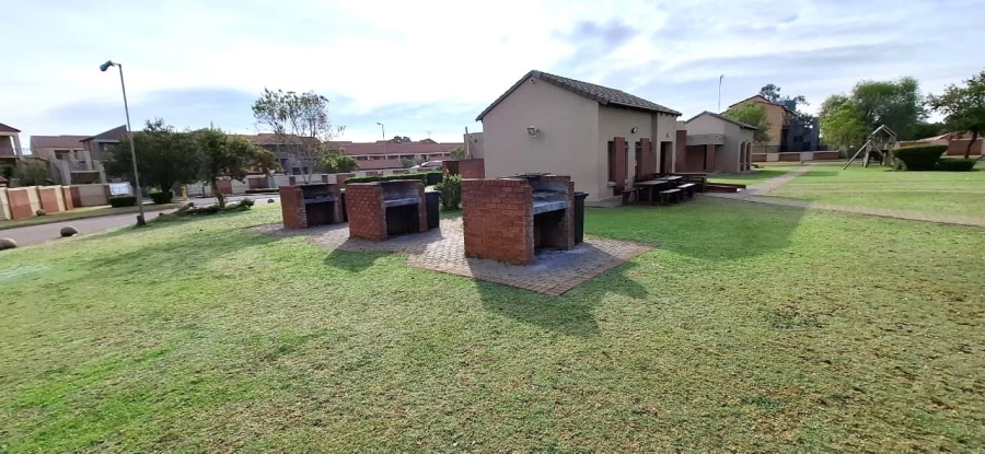 1 Bedroom Property for Sale in The Orchards Gauteng