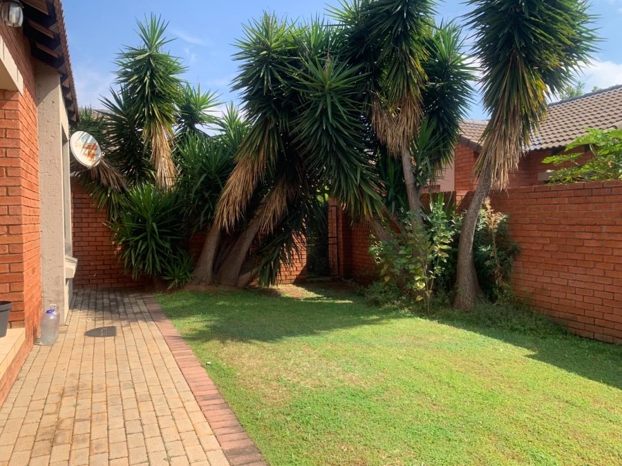 To Let 2 Bedroom Property for Rent in Monavoni Gauteng