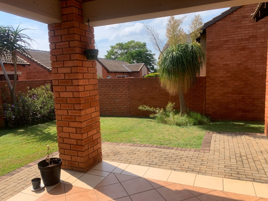 To Let 2 Bedroom Property for Rent in Monavoni Gauteng
