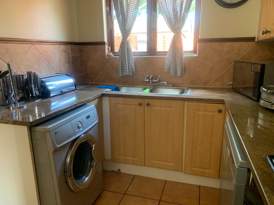 To Let 2 Bedroom Property for Rent in Monavoni Gauteng