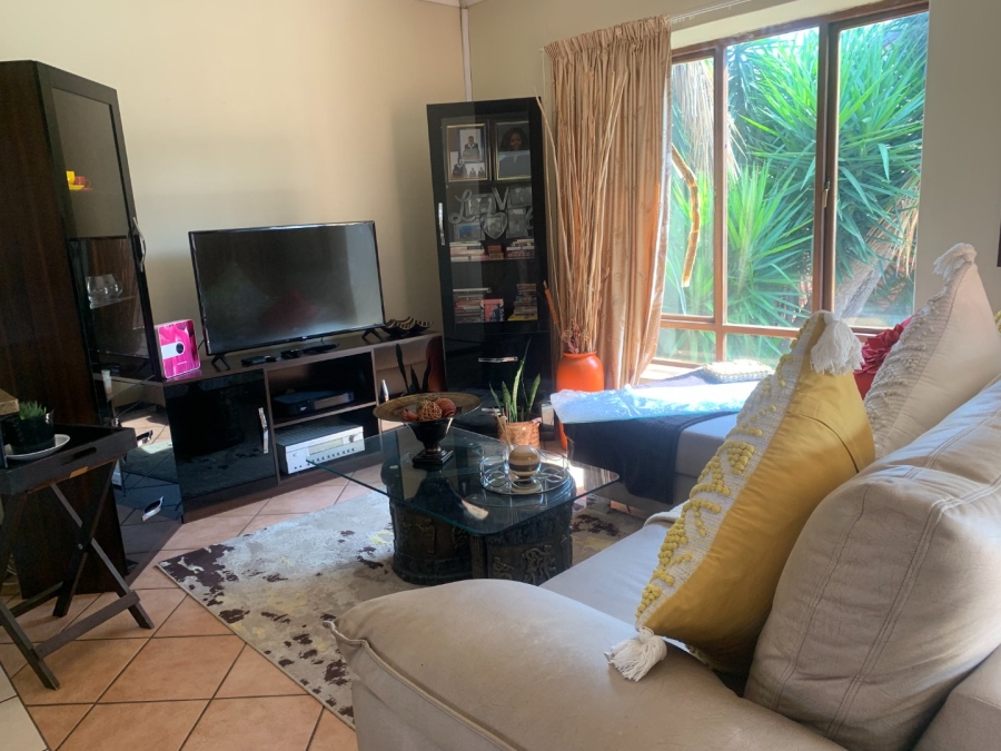 To Let 2 Bedroom Property for Rent in Monavoni Gauteng