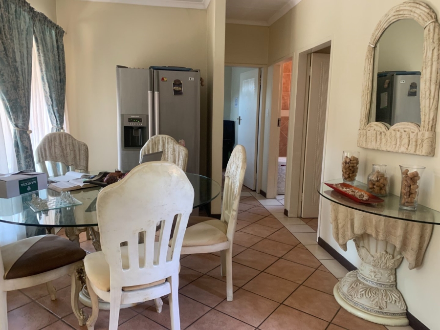 To Let 2 Bedroom Property for Rent in Monavoni Gauteng