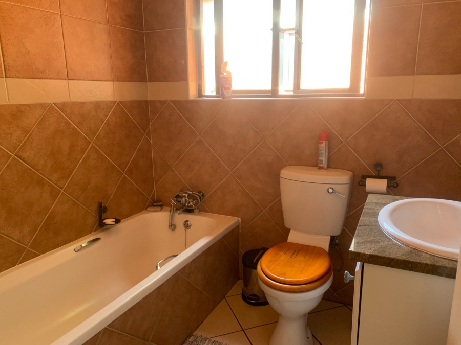 To Let 2 Bedroom Property for Rent in Monavoni Gauteng