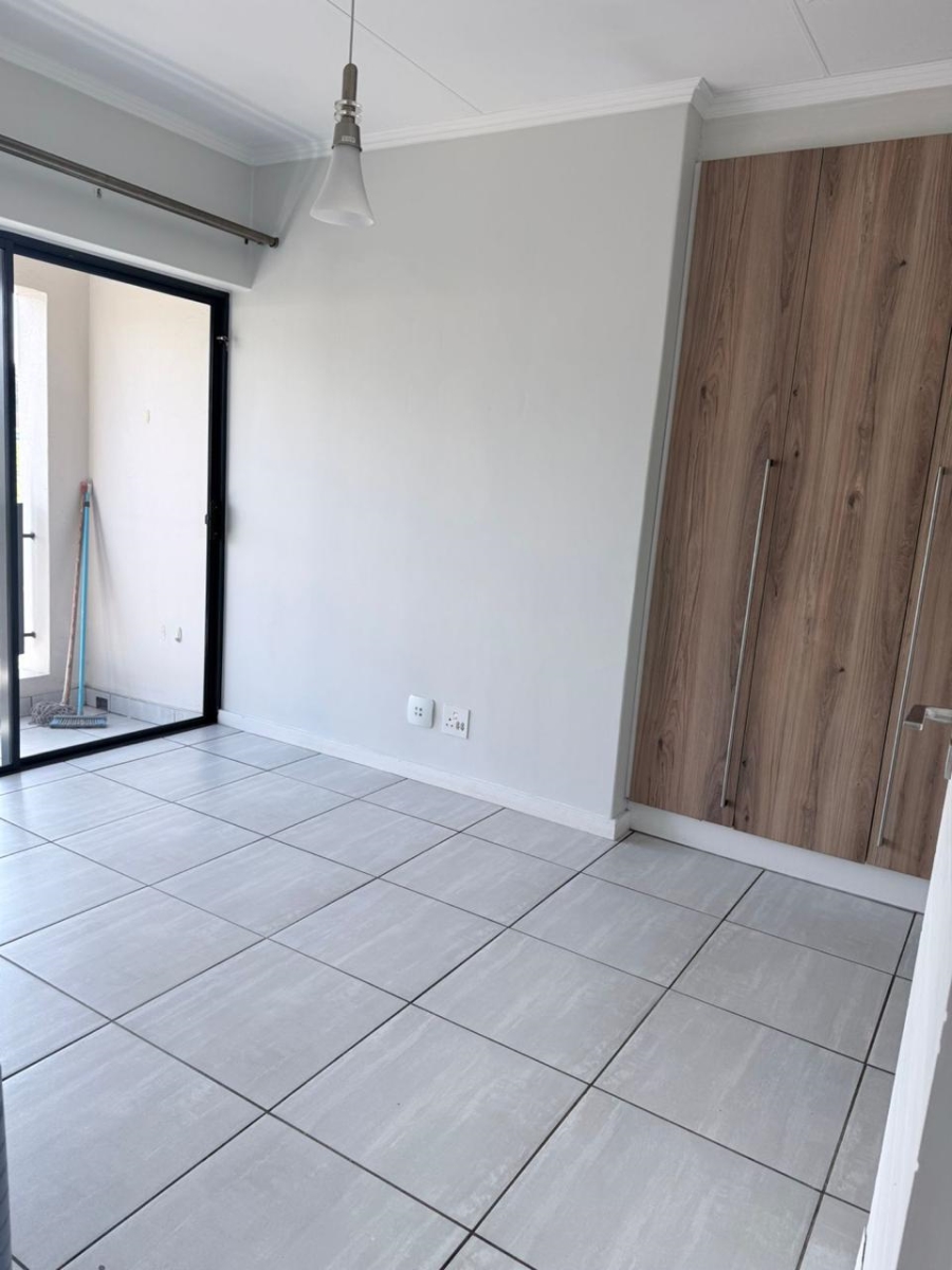 To Let 2 Bedroom Property for Rent in Crowthorne AH Gauteng