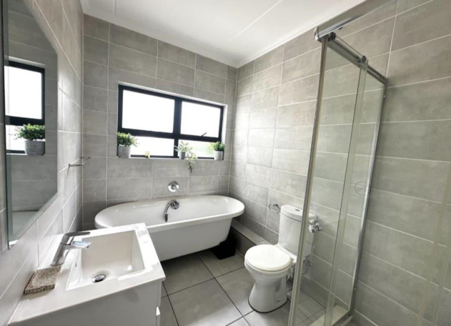 To Let 2 Bedroom Property for Rent in Crowthorne AH Gauteng