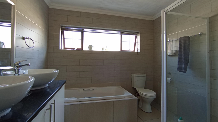 3 Bedroom Property for Sale in Equestria Gauteng