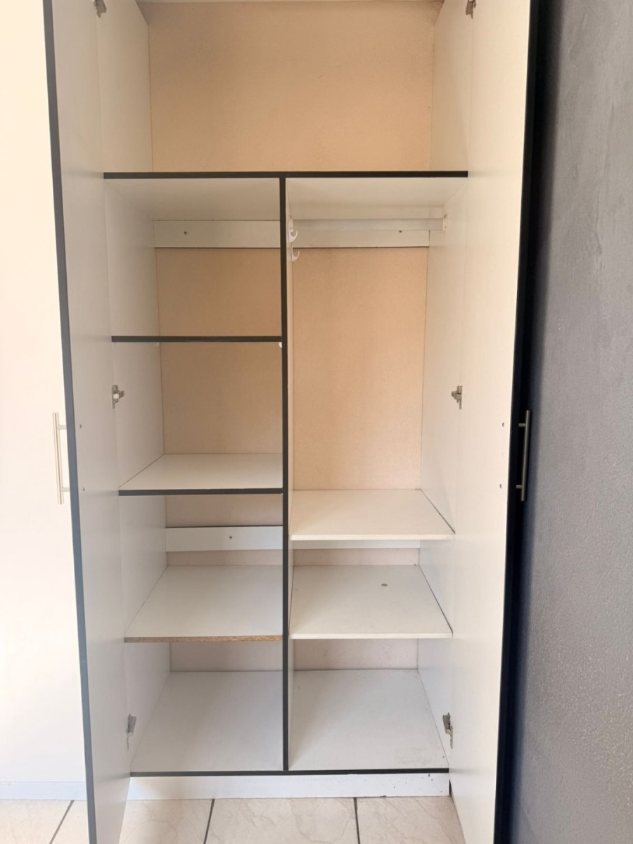 2 Bedroom Property for Sale in Dawn Park Gauteng