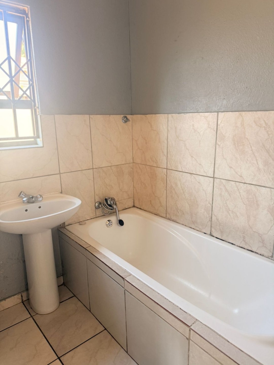 2 Bedroom Property for Sale in Dawn Park Gauteng