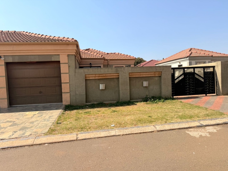 2 Bedroom Property for Sale in Dawn Park Gauteng