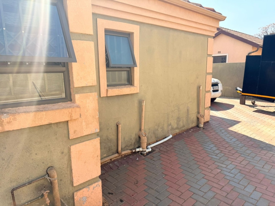 2 Bedroom Property for Sale in Dawn Park Gauteng