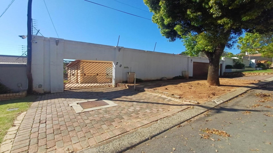 4 Bedroom Property for Sale in Oakdene Gauteng