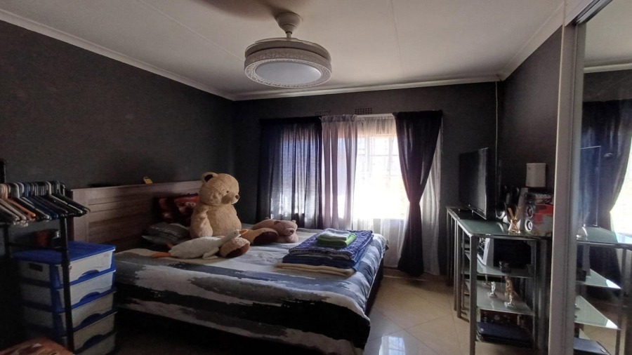 4 Bedroom Property for Sale in Oakdene Gauteng