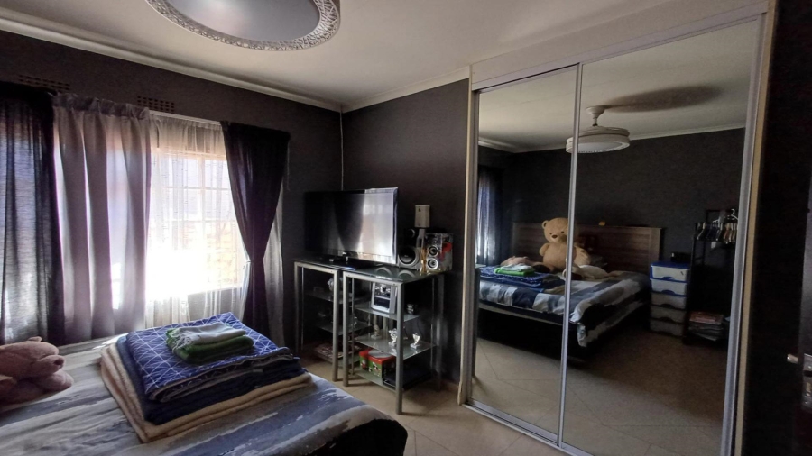 4 Bedroom Property for Sale in Oakdene Gauteng