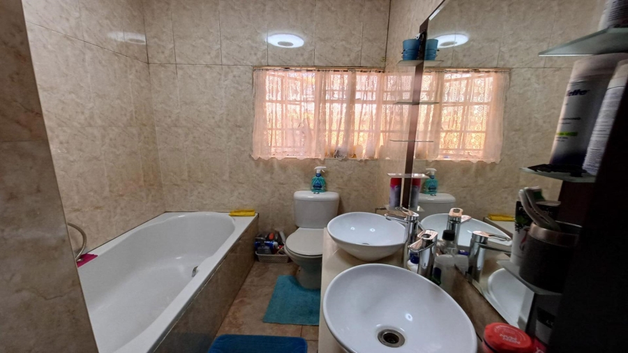 4 Bedroom Property for Sale in Oakdene Gauteng